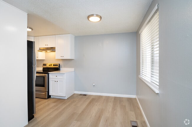 1BR, 1BA - 1,009SF - Dining Room