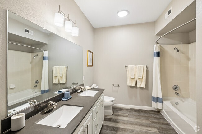 2 habitaciones, 1 baño - 932 pies cuadrados - Baño - Broadleaf Apartments