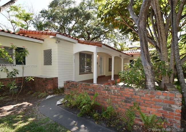 Building Photo - 800 Andalusia Ave