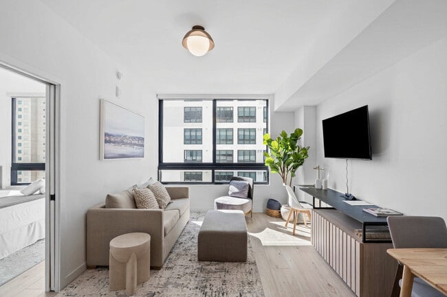 Building Photo - 225 N Miami Ave Unit SI FL23-ID1384028P