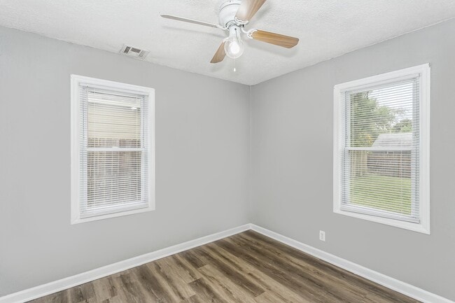 Photo - 2925 E Maplewood Dr