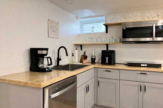 Photo - 6540 Windham Ave