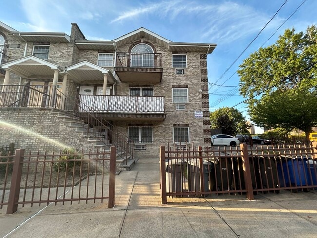 Building Photo - 1943 Adee Ave