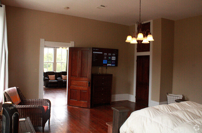 Building Photo - 1116 Main St Unit AptC#FURNISHED