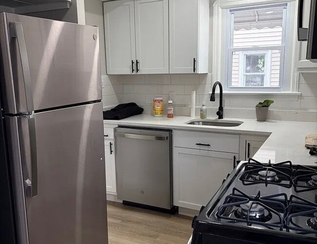 Photo - 404 W Cunningham St