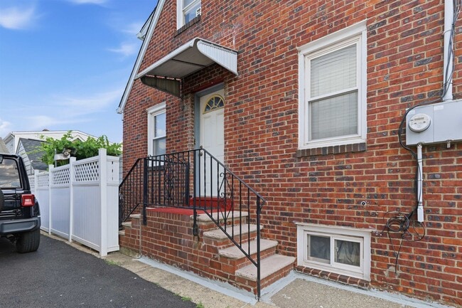 Photo - 76 Schuyler Ave