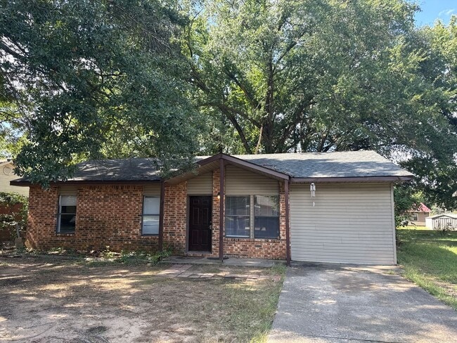 Building Photo - 911 Harris Dr Rental