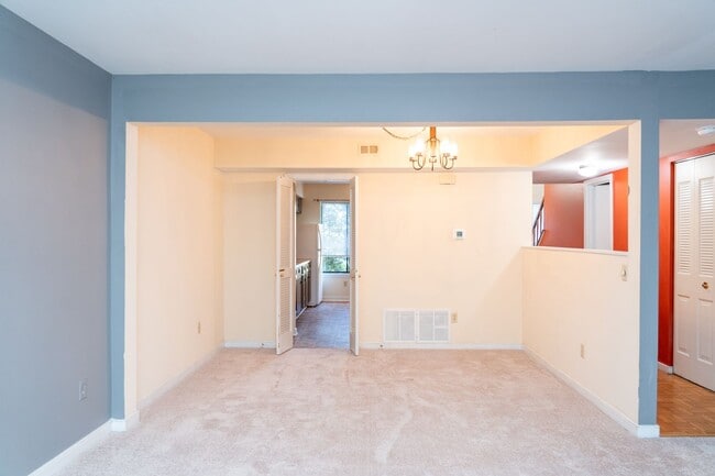 Photo - 1054 Cheshire Ct