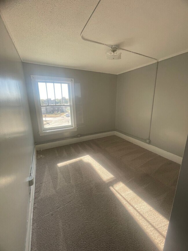 Photo - 609 Wellington Ct Unidad D5