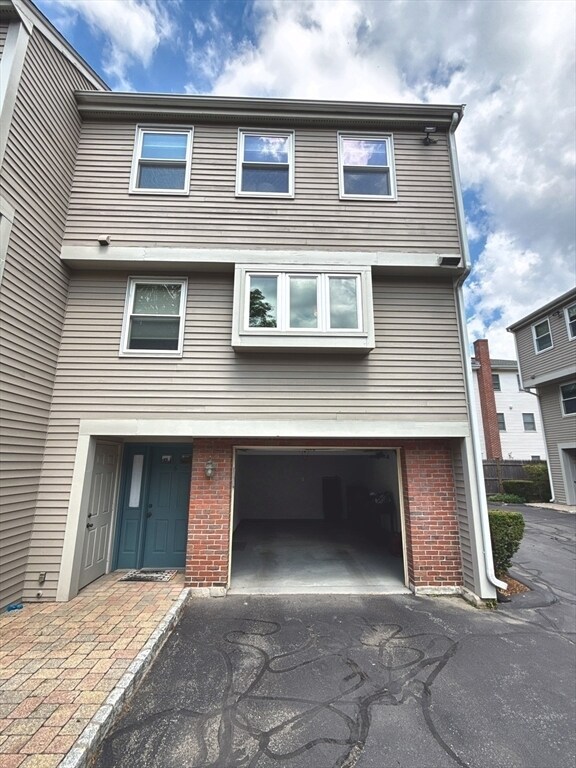 Photo - 174 Adams St