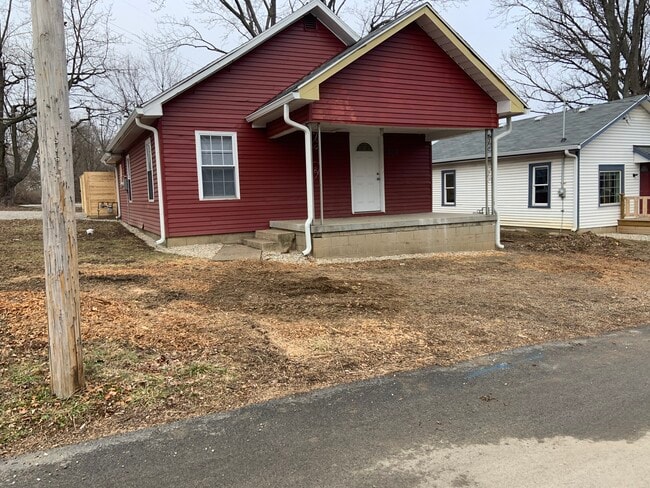 Photo - 409 Samuel Moore Pkwy