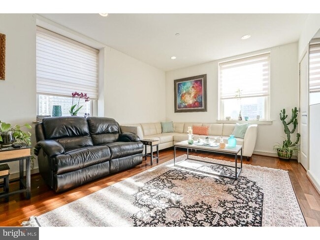 Building Photo - 111 S 15th St Unit P101