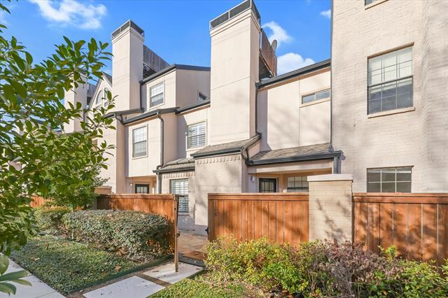 Building Photo - 3901 Travis St Unit 126