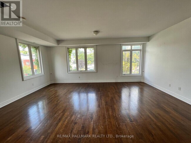 Photo - 215 Heward Ave