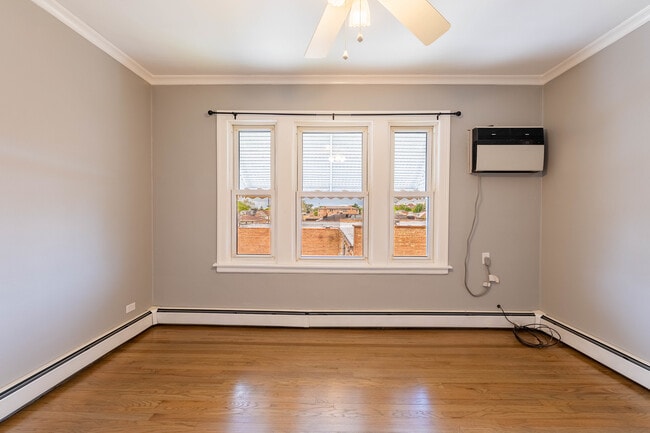 Photo - 7041 W Addison St Unidad 2R