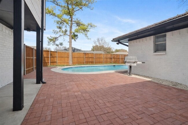 Photo - 2325 Regal Rd