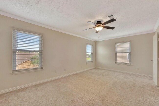 Building Photo - 1907 Glencove Dr