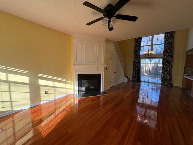 Photo - 1607 Heyford Cir