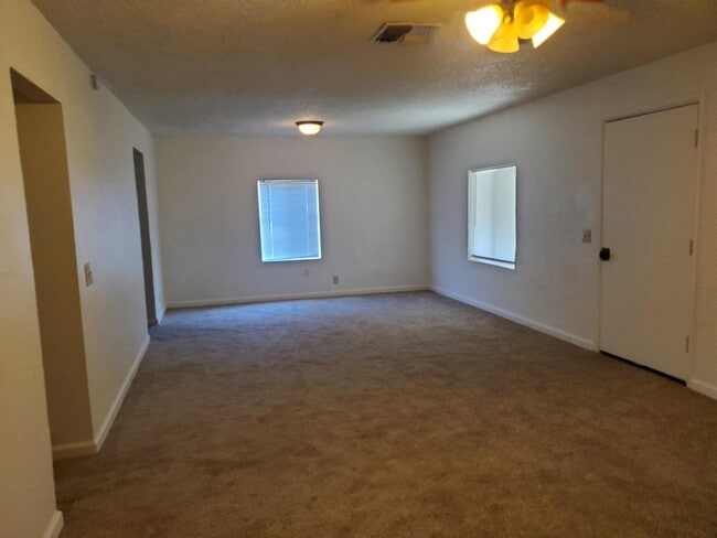 Photo - 430 Robinson Ave