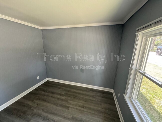 Photo - 305 E Battle Ave