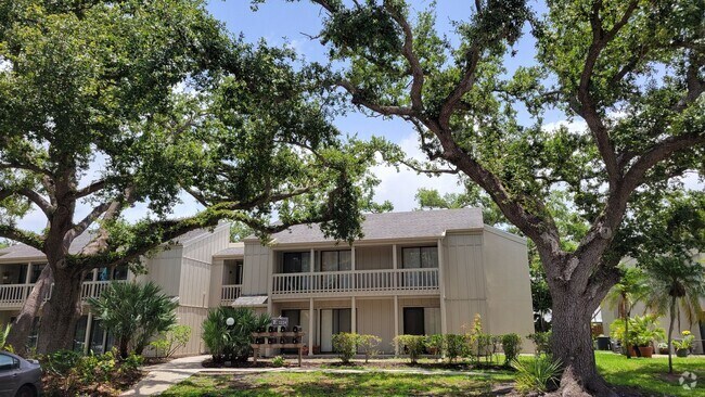 Building Photo - Annual UNfurnished renovated ground floor ... Rental