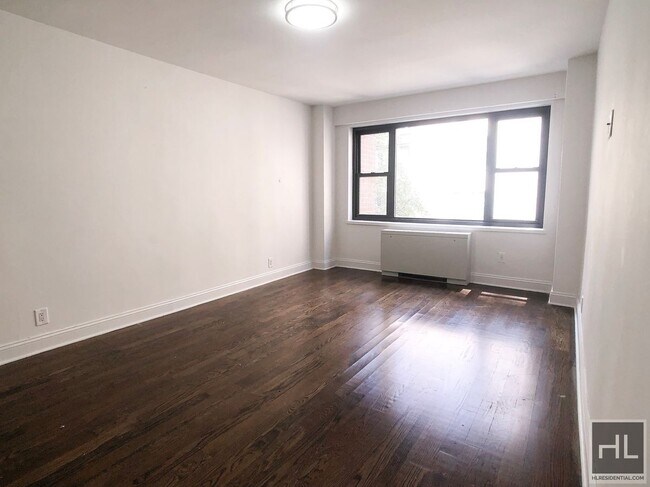 Building Photo - GORGEOUS MIDTOWN EAST 2 BED 2 BATH - WON'T... Rental