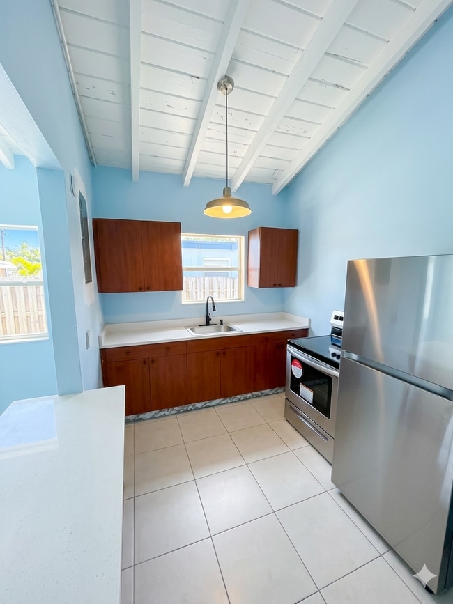 Kitchen - 519 NW 10th Ave Unit B