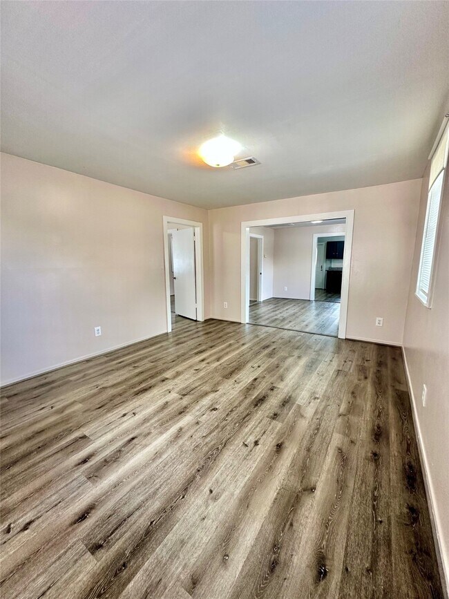 Photo - 305 N Live Oak St Unit True