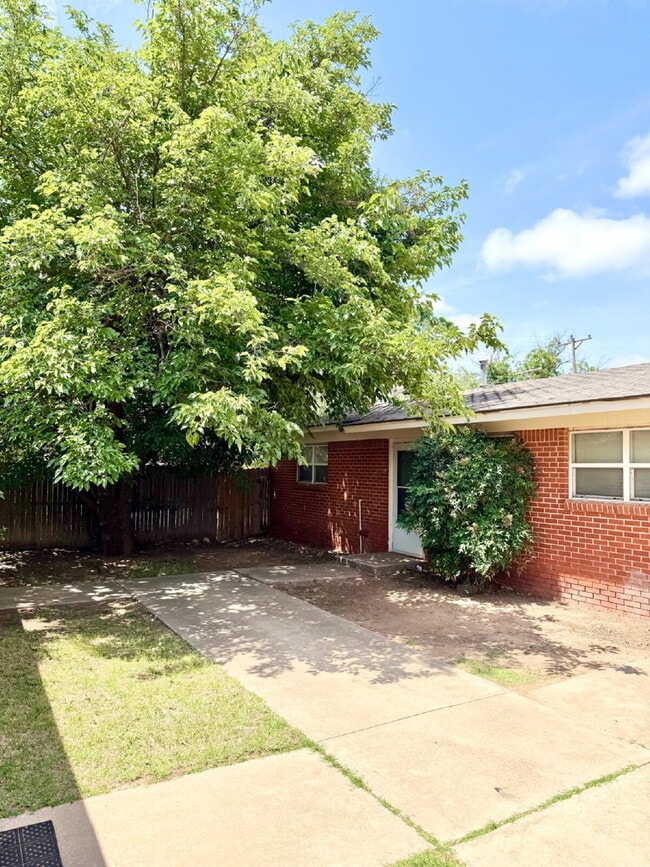 Photo - Cute 2/1 Duplex in Great Location! Unit B