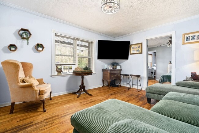 Photo - House in Auburn Available NOW!