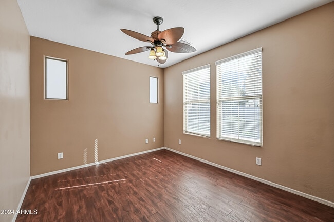 Photo - 1909 E Oxford Ln