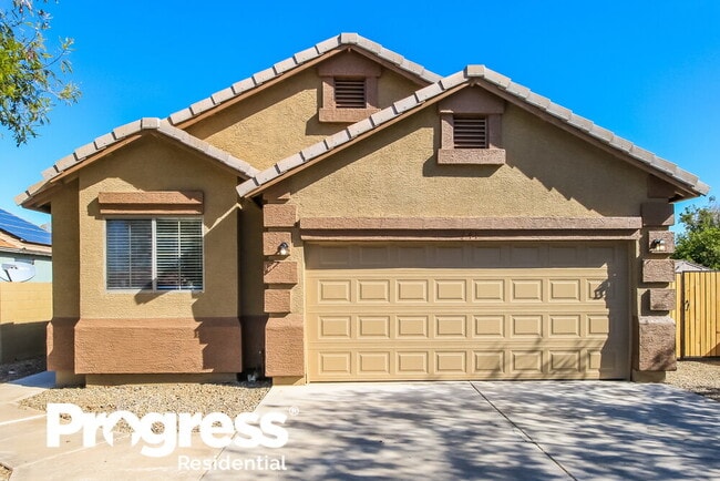 Building Photo - 341 N Fresno St