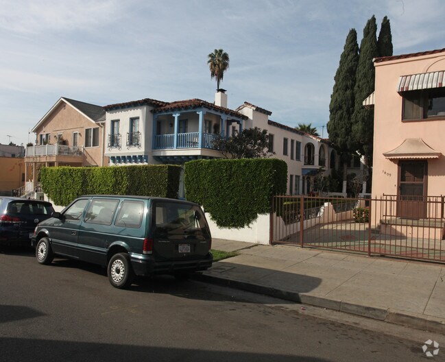 1407 N Hobart Blvd