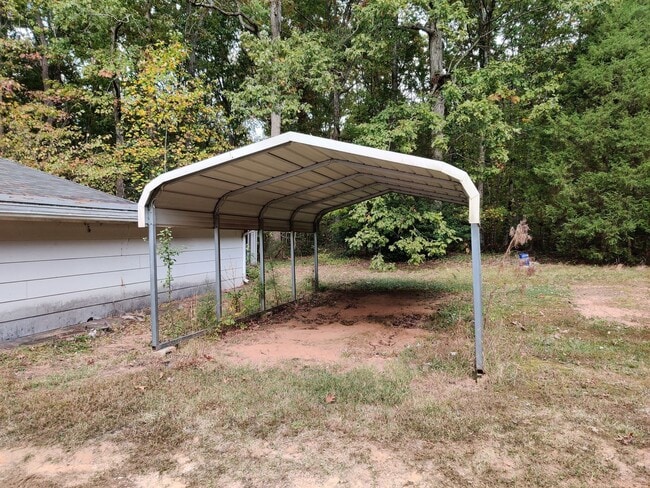 Photo - 3 bedroom home , detached garage, multiple living areas