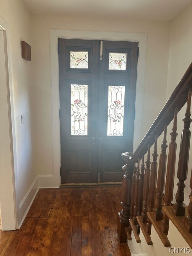 Photo - 206 E Genesee St