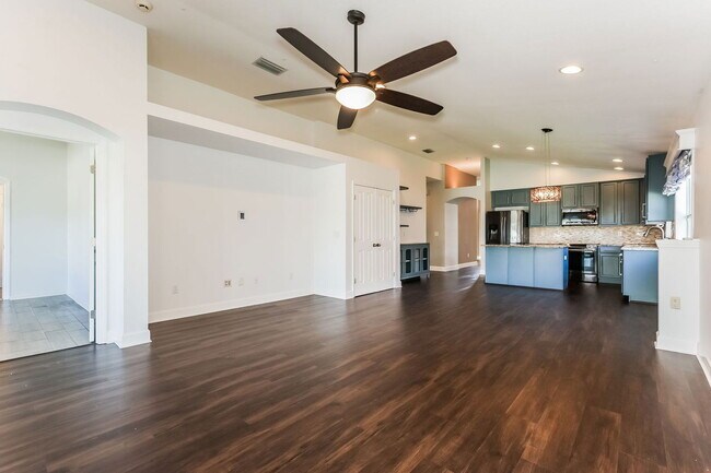 Photo - 6935 Runner Oak Dr