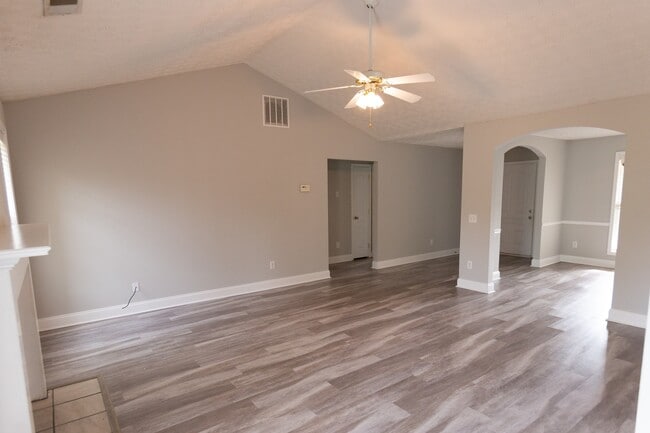 Photo - Beautiful 3 bedroom, 2 bath single family ...