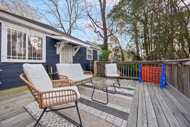 Photo - 547 Erin Ave SW