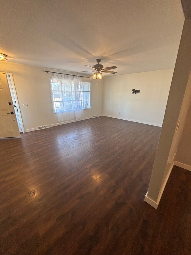 Photo - Indian Hills 3 Bedroom 2 full Bath 2300 Sq ft