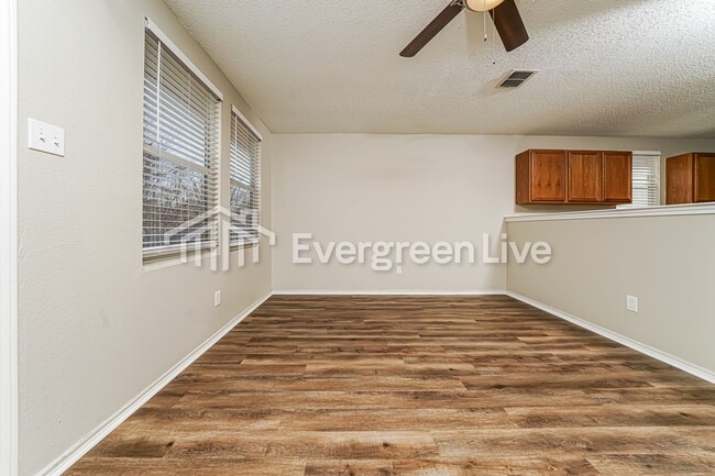 Photo - 1012 Willow Tree Dr