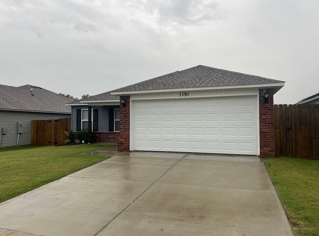 Building Photo - 1191 S Jaybird Ln