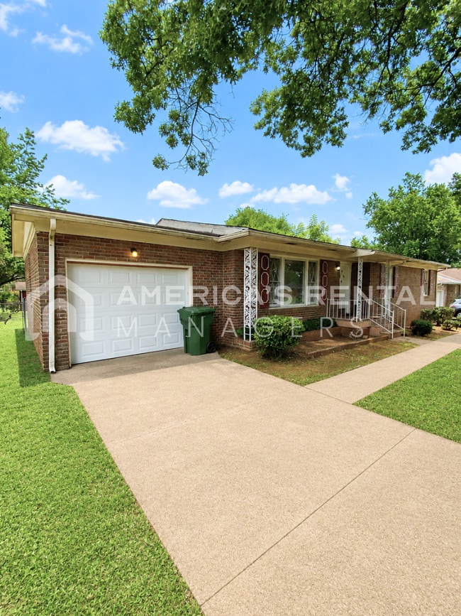 Photo - Home for Rent in Huntsville! Minutes from Downtown & Bridge Street Town Centre! AVAILABLE NOW!
