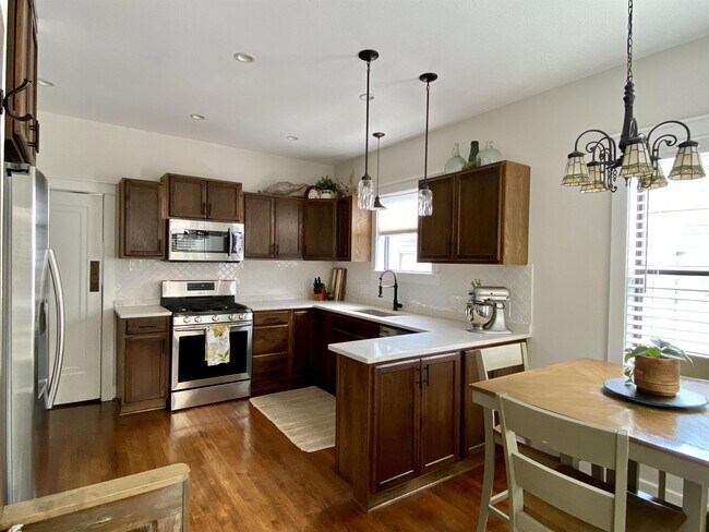 Photo - 107 W Ridgewood Ct