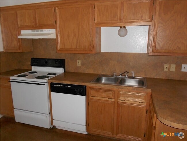 Building Photo - 1001 N Hackberry St Rental