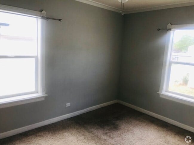 Building Photo - 2916 S 700 E Unit Upstairs Rental