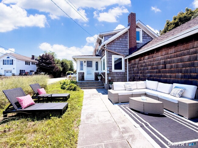 Building Photo - 2 Scofield Pl