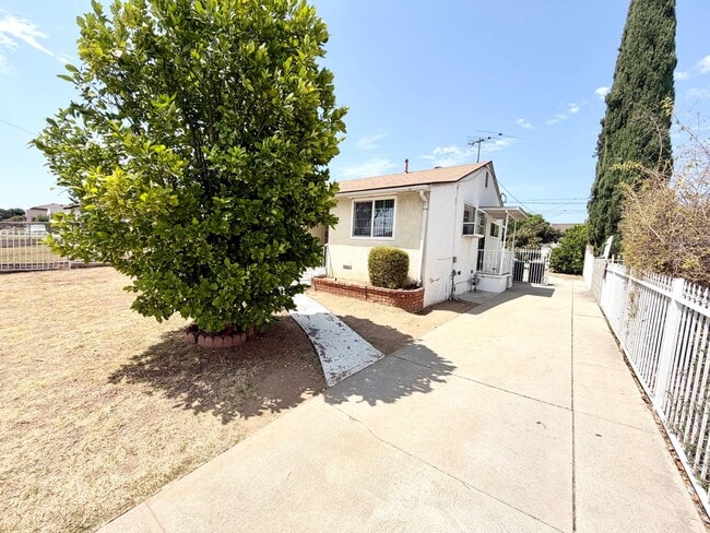 Photo - 221 W Hammel St
