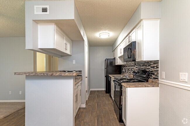 Photo - Cimarron Lake Apartments