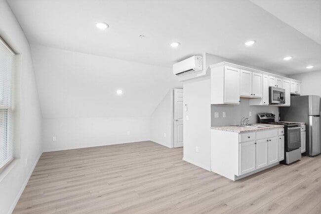 Photo - 622 N Main St Rd