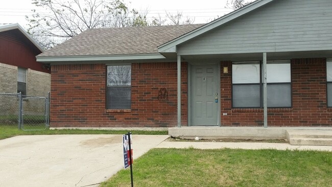Building Photo - 1401 Janis Dr Unit B Rental